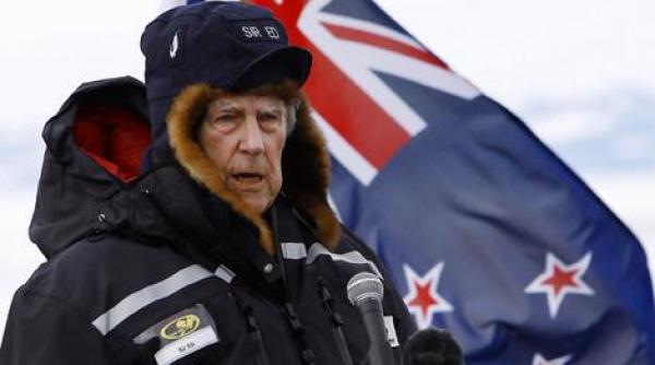 de la everest la cer sir edmund hillary a incetat din viata