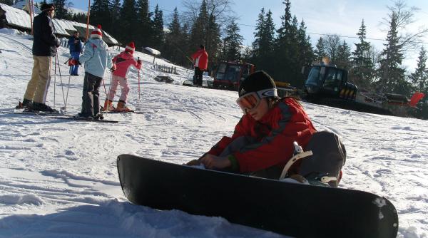 lumea continua sa vina la schi