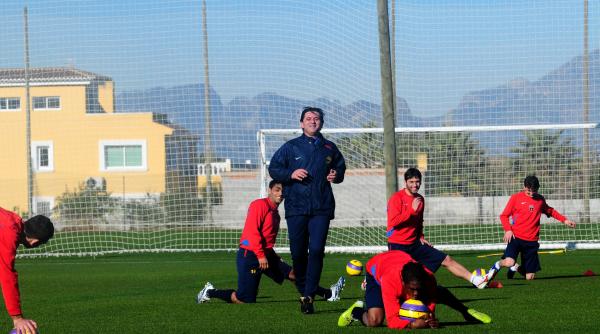 icirc n asteptarea achizitiilor