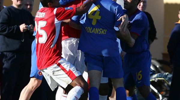 doi columbieni si un peruan