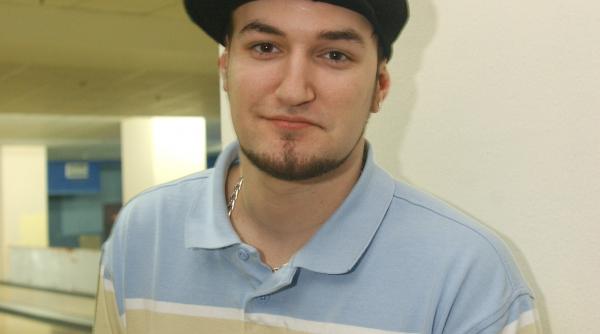 pe patul si pe muzica lui smiley