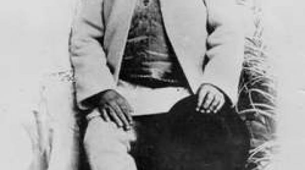 traian basescu si calin popescu tariceanu brat la brat la aniversarea unirii principatelor romane