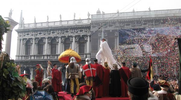 venetia cu masca trista