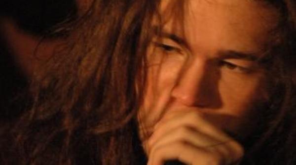 concert sincranate in live metal club