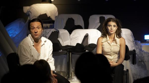 de a rasu plansu la teatrul de comedie