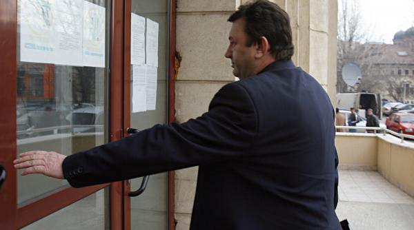 trei acuzatii la adresa premierului