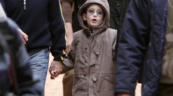 sarko dezavuat ca tata vitreg