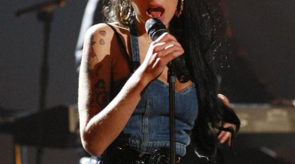 grammy awards cate va castiga amy winehouse
