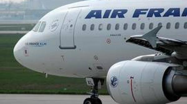 aeroportul din orly paralizat de greva controlorilor