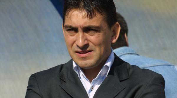 ilie dumitrescu a fost atacat in propriul magazin de trei infractori