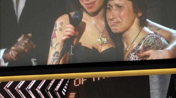 triumfatoare amy winehouse