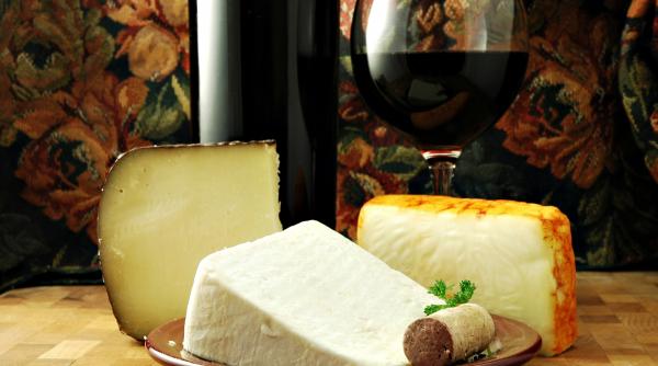 cinci motive pentru a manca branza