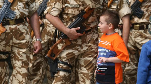 cu pistoalele pe bulevarde