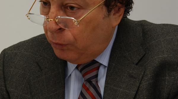 surprize surprize un an de vacanta