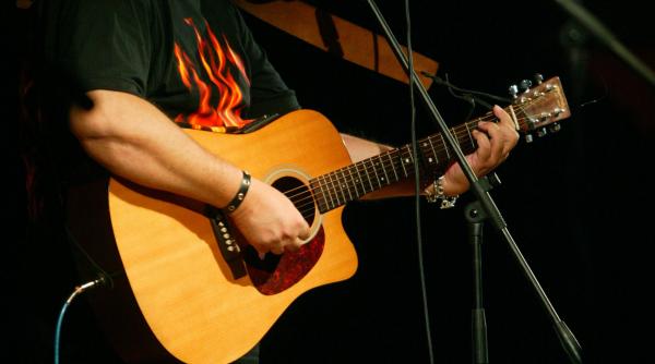 omul rau dar bun la gala om bun