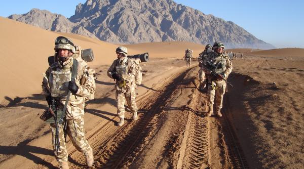 8 martie printer tunuri si arme