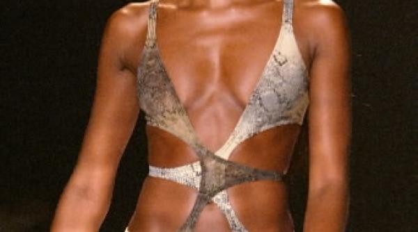 naomi campbell se recupereaza in urma unei operatii