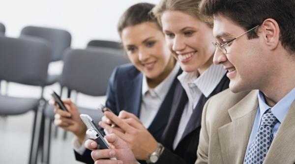 prietenii prin celular