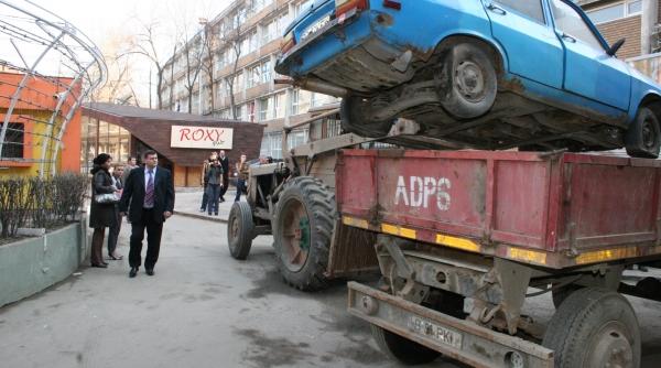 razie printre rable ia ti cazanul din parcare neamule