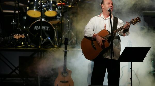 folkul va umple cupa tacerii