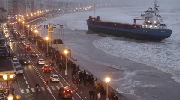 nava artemis in voia valurilor