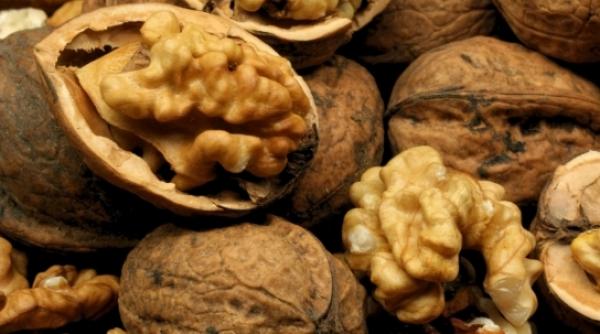 nucile scad colesterolul