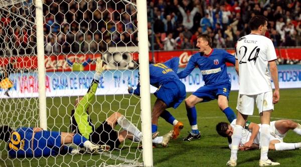 steaua unirea 1 0 icirc ncepe cursa de urmarire