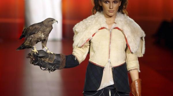 soimi si cucuvele pe post de accesorii