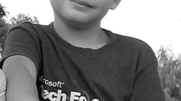 marele pavoaz din pungi de plastic