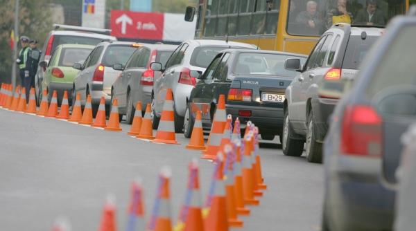 oficialii incurca traficul in hartii