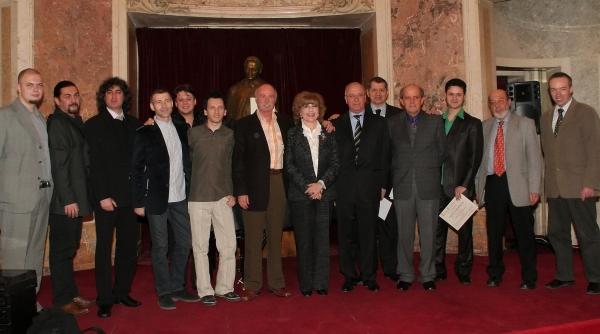 icirc n numele artei