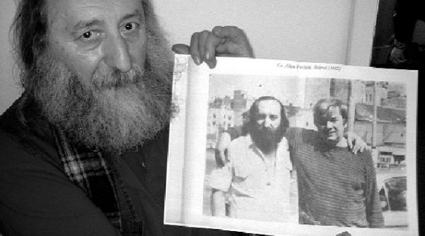 nichita in genunchi in fata poporului sarb