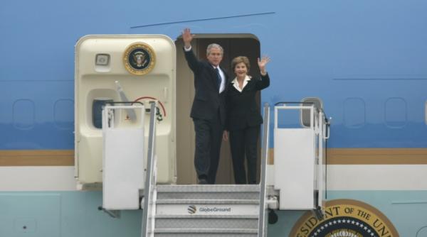 bush in romania presedintele sua se va intalni azi la neptun cu seful statului