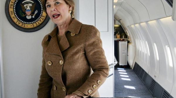 laura bush calca pragul sri