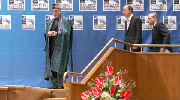 cazat in camera frumoasei din padurea adormita