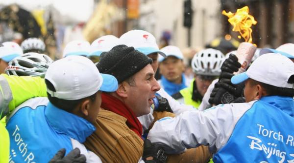 atac la flacara olimpica