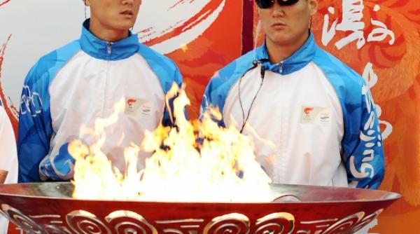 maradona va prelua flacara olimpica escortat de sute de politisti