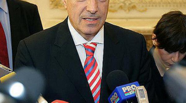 calin popescu tariceanu taxa auto va incuraja industria auto din romania