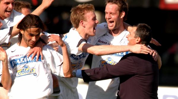 gloria steaua la reghin ca acasa