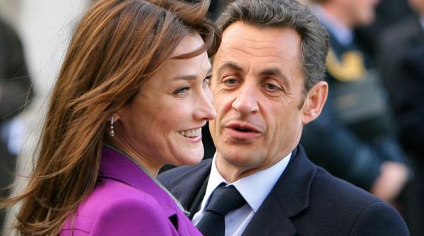 carla isi educa sotul in public