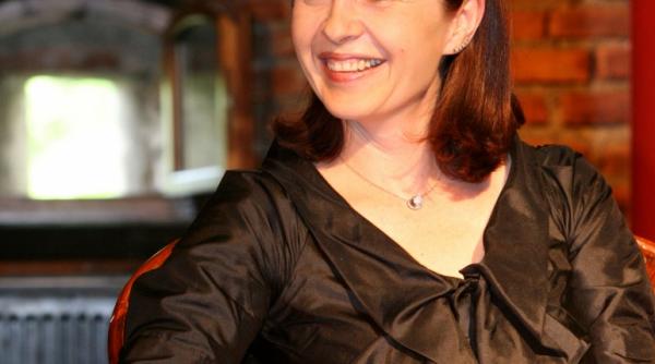 adriana saftoiu puterea afrodiziac si paranoia