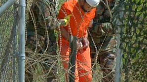 fosti detinuti la guantanamo dau serviciile britanice de informatii in judecata