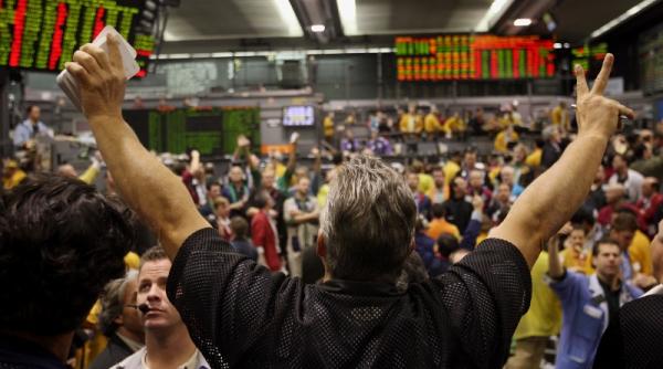 cine cistiga din criza mondiala