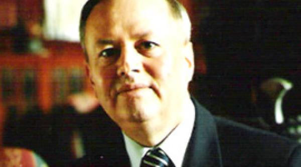 basescu numeste si revoca in viteza nou sef al protocolului presedintiei