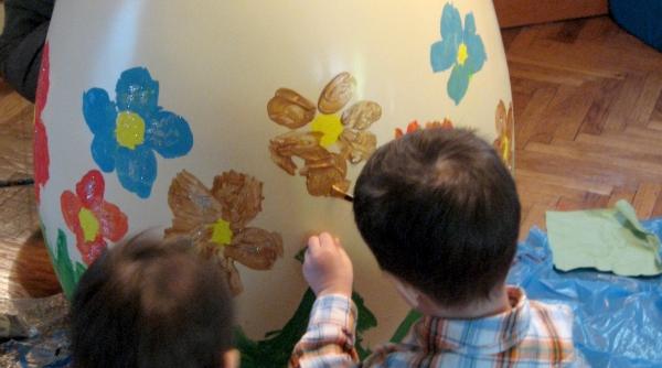 oua de paste pictate de copii