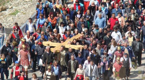 minerii si au dus crucea