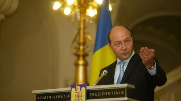 basescu ataca pe calea undelor
