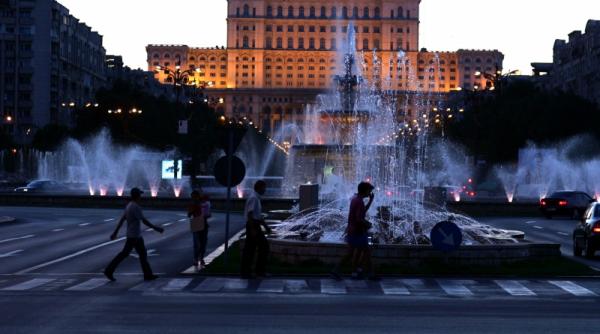 casa poporului se inverzeste