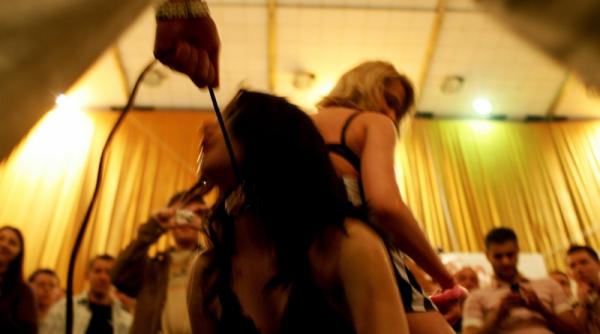 minutele sus chilotii jos