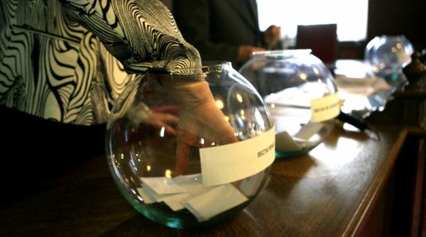 un procuror ales in bem